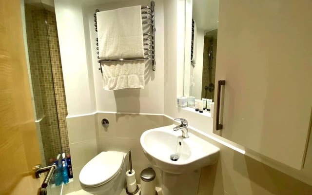 Stylish London Flat With Private Patio