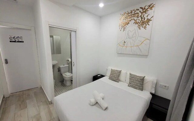 AYZ Silvela - Auto check-in property
