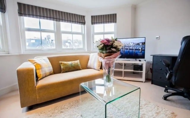 1bed Sleeps 4 in West Kensington 7mins to Tube