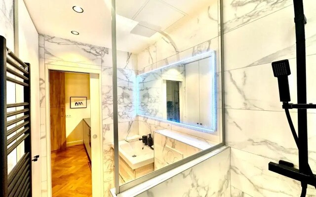 Family Apartment In Front Of The Eiffel Tower