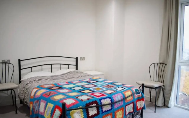 Modern 1 Bedroom Flat With Balcony Near Canary Wharf
