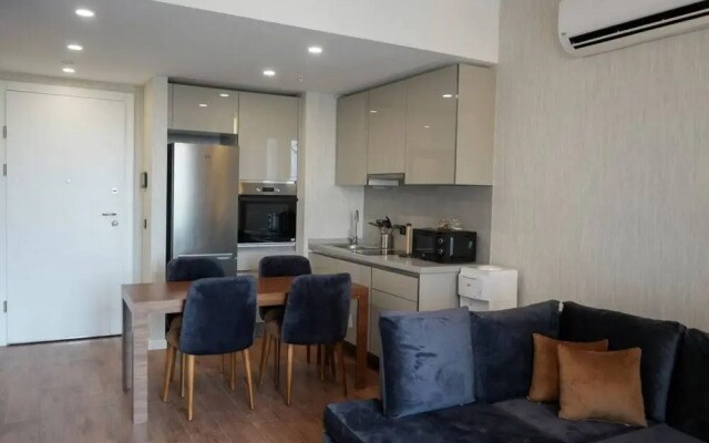 Lovely 1+1 Apartment w/Terrace near MaIl of IST