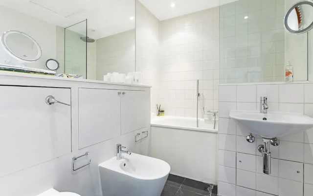 Well Presented one Bedroom Apartment Located in the Fabulous Notting Hill