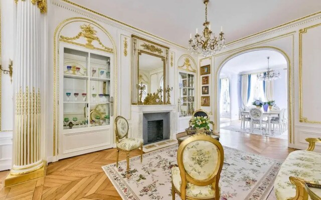 Noble Luxury Residence in the Heart of Paris