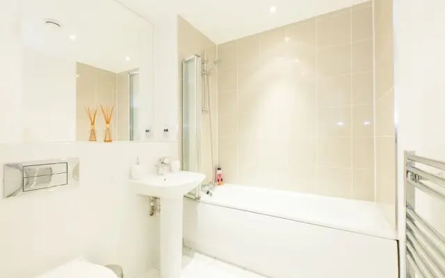 Two Bedroom Apartment Aldgate