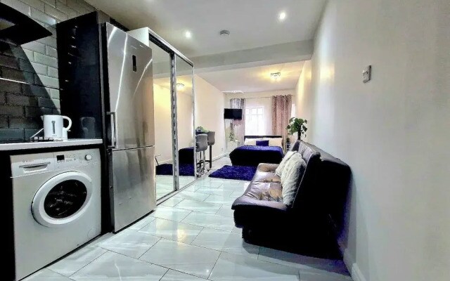 Seaside Escape - Sleeps 4 - Pets Ok - Free Parking