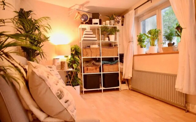 2 Bedroom Flat in Central London With a Garden
