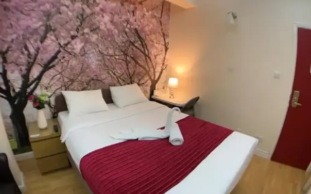Barking Hotel