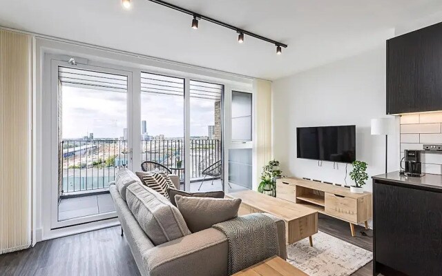 Sky-High Studio with Stunning Views