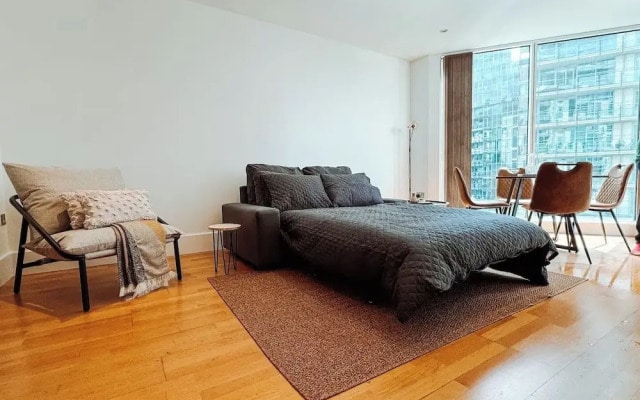 Londonaprt/sleeps6/gym/waterfront/wifi