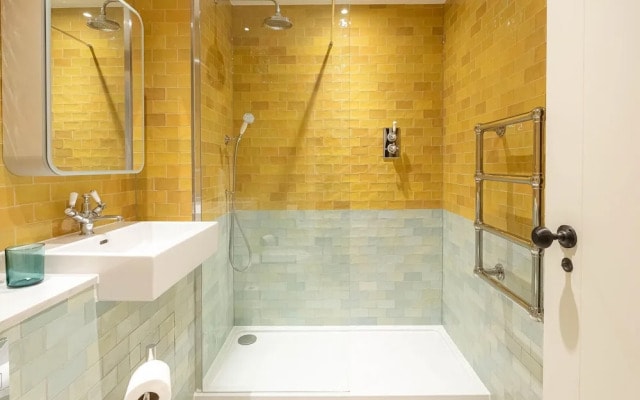 Three Bedroom Near Brick Lane by Belvilla