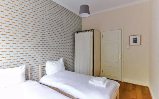 Great Apartment in Beautiful Location!