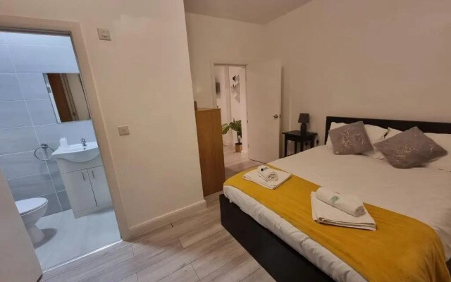 3BR 3Ensuite - Close to station - Parking upon request
