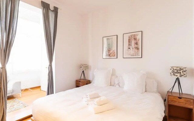 Apartamento de Tres Habitaciones con Terraza 21B