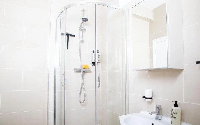 Aldgate Commercial House Apartments