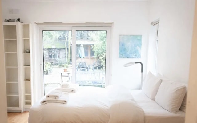 3 BR by Hampstead Heath W/terrace + Parking