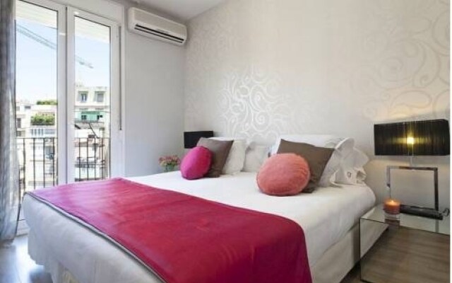 Grandom Suites