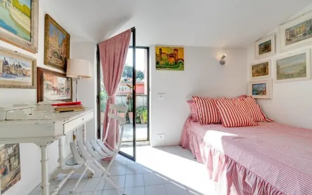 Luxury Art Apt With Terrace in Trastevere, Serviced by Hostmaker