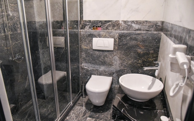 Luxir Hotel