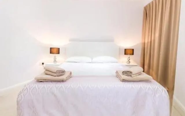 Surbiton Hills Apartment