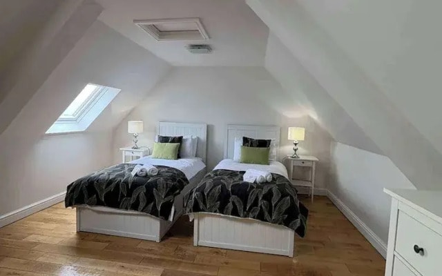 Modern Apartment - Quiet Location