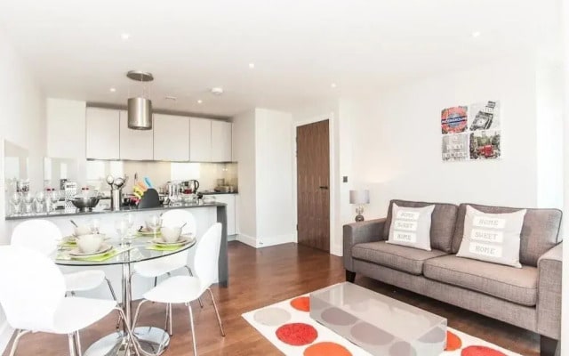 Still Life Aldgate Deluxe