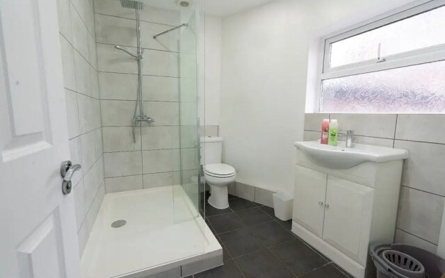 City Centre Modern 4 Person Apartment