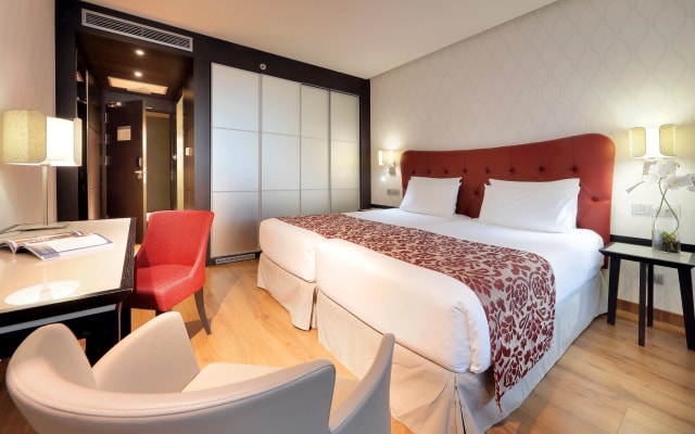 Отель Eurostars Plaza Mayor