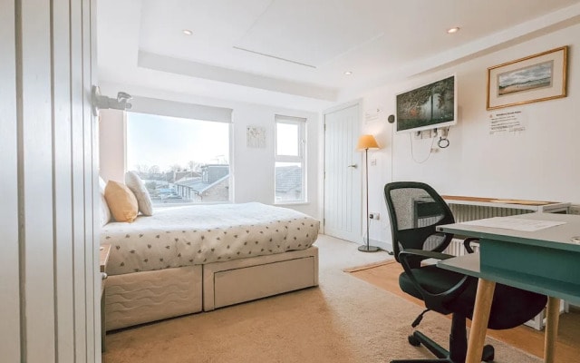 The Isabella Studio by Richmond Park