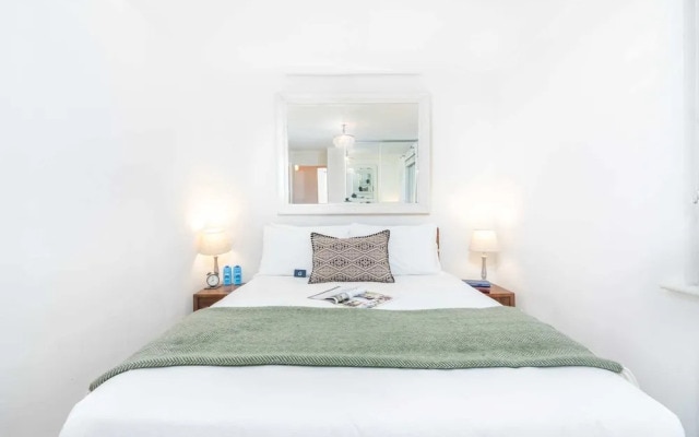 Bright Bayswater Apartment