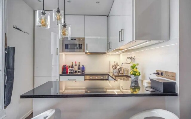 Luxe Apartment Near Père Lachaise Cemetery