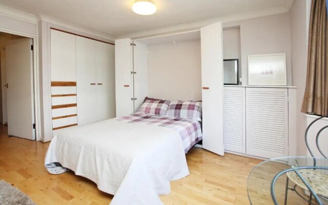 Tower Bridge Apartment