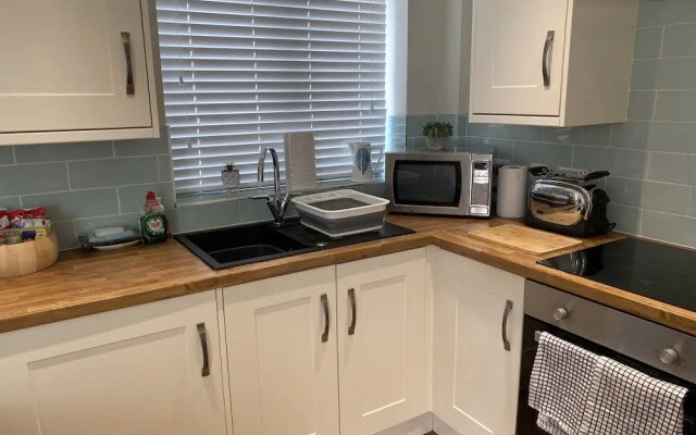Modern 2-bed House and Parking Tibshelf Derbyshire