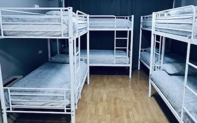 Hostel 165