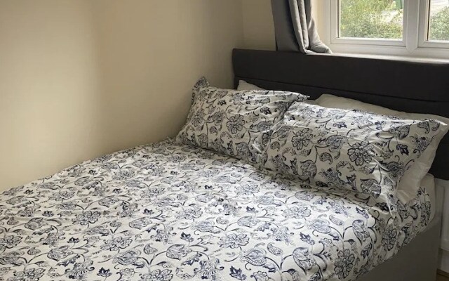Impeccable 2-bed Apartment in London