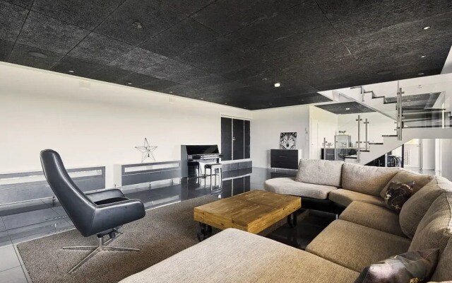 Platinum Swing - Spacious 4BR Villa with Panorama Views