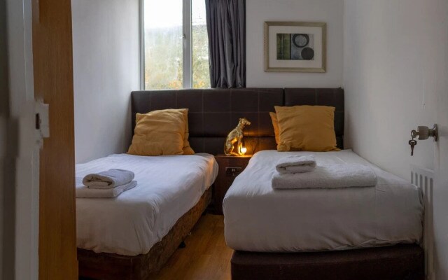 Regent's Park, Sleeps 8, Pet Friendly & Garden