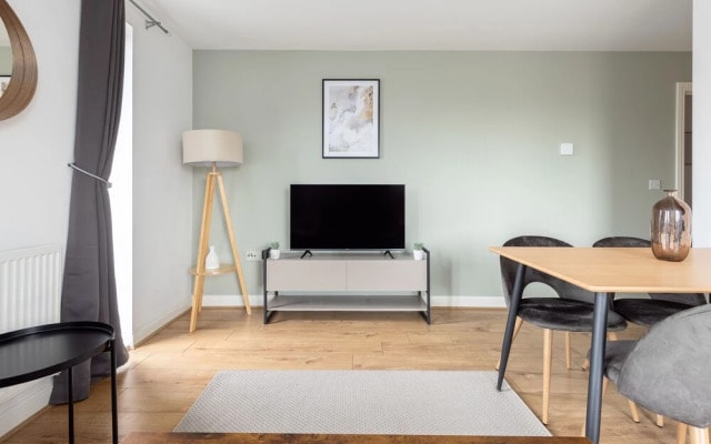 Premium 2 Bed Flat near Colindale Station