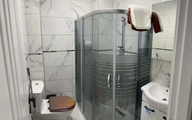Lovely Apartment With Balcony in Esenler