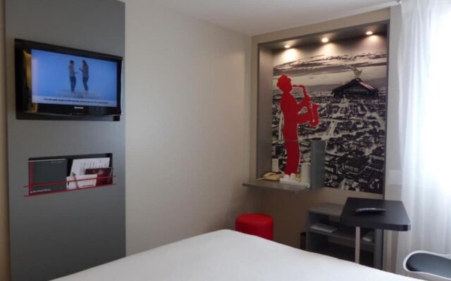 Kyriad Paris Nord Porte de Saint Ouen Hotel