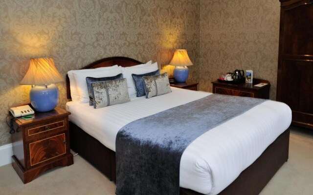 Best Western Plus Grim's Dyke Hotel