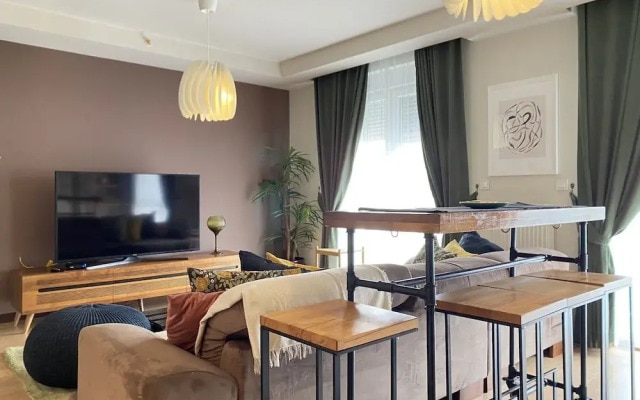 Chic Residence Flat With Central Location In Sisli