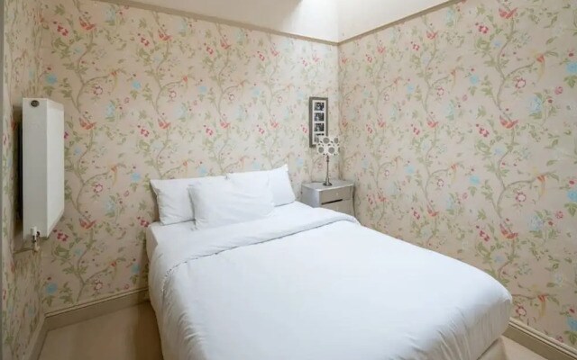 Stunning and Spacious 4 Bedroom 2 Bath in Fulham