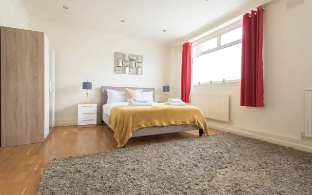 Platinum Apartment Mornington Crescent 9986
