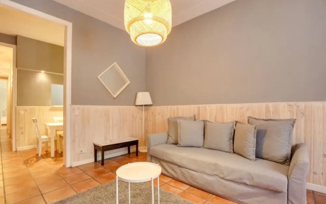 Beautiful 2bdr in Lovely Lesseps, 8mins to Metro