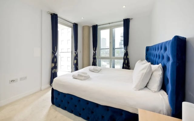Spacious Flat Near South Bank by Underthedoormat