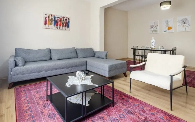 Superb Flat Close to Shooping Malls in Mecidiyekoy