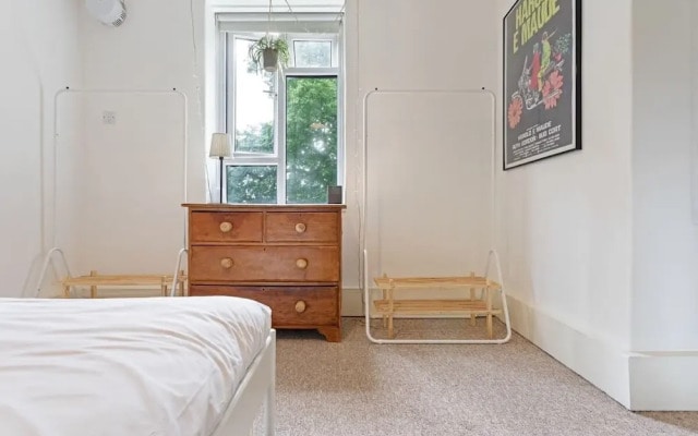 Spacious 1bed Flat W/balcony Zone 2, 5mins to Tube