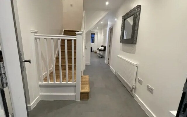 Beautiful 6 Bed House in Bexleyheath