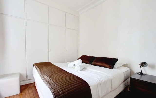 Spacious Family Apartment Near Bois de Boulogne